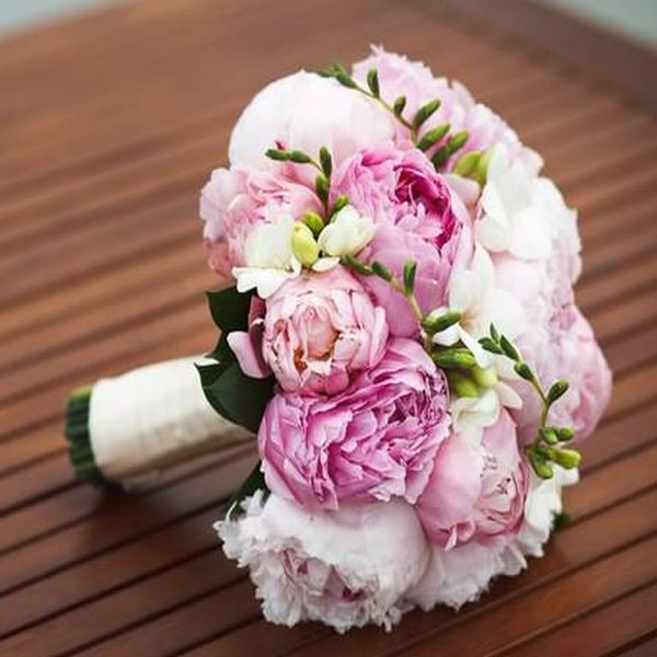 Составляем свадебный букет из живых цветов своими руками